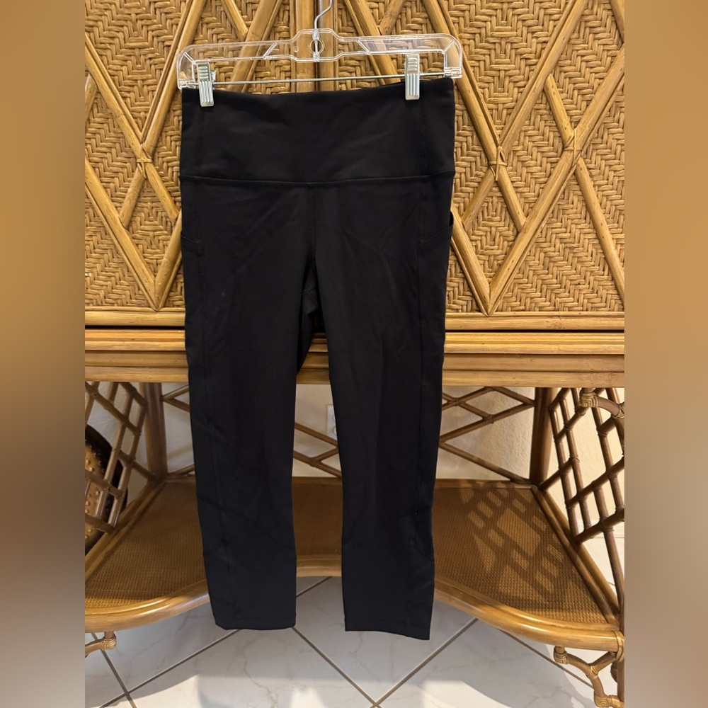 Lululemon cropped black leggings Size 6